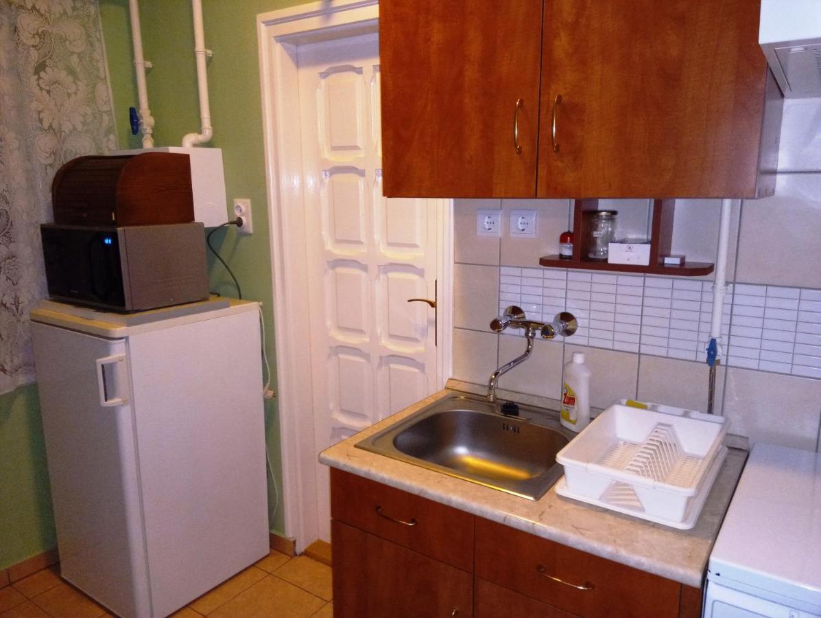 גיולה Szivarvany Apartman מראה חיצוני תמונה