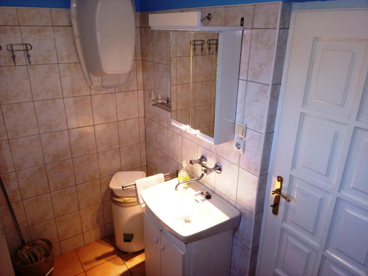 גיולה Szivarvany Apartman מראה חיצוני תמונה