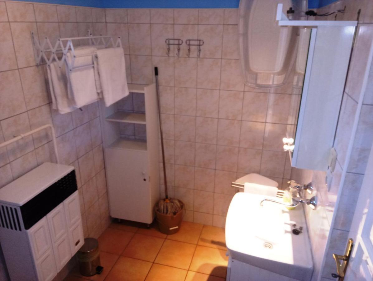 גיולה Szivarvany Apartman מראה חיצוני תמונה