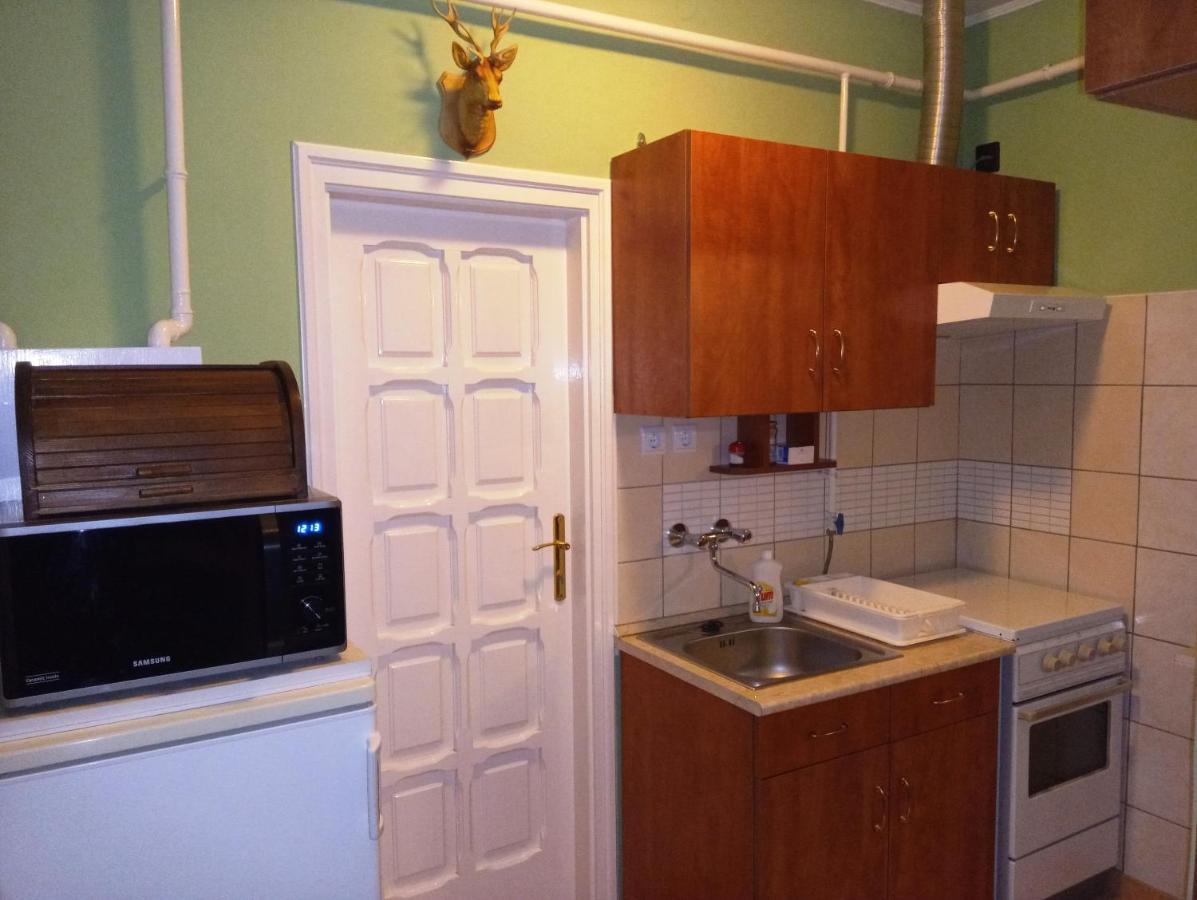 גיולה Szivarvany Apartman מראה חיצוני תמונה