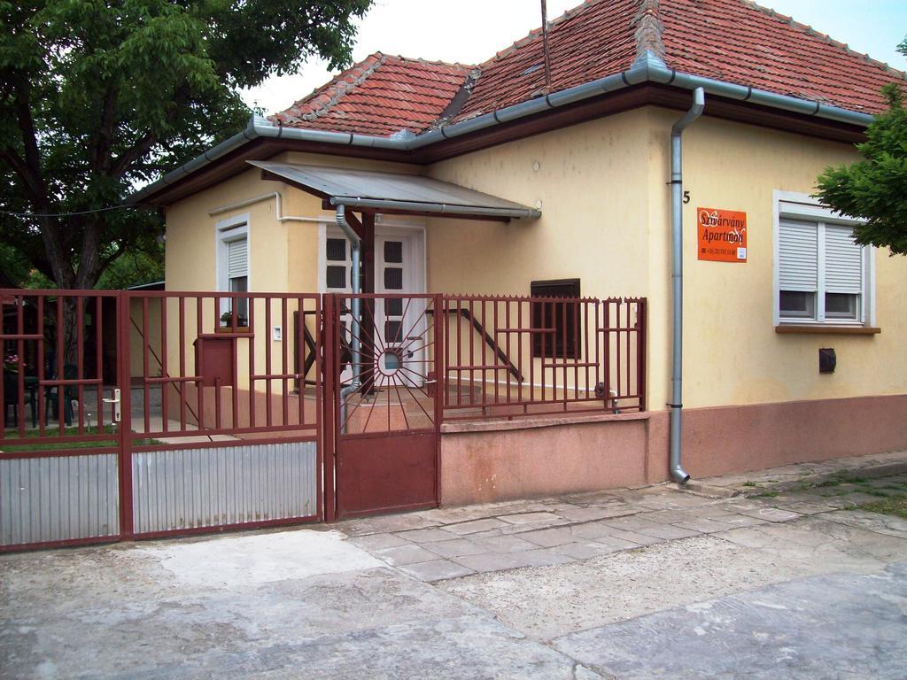 גיולה Szivarvany Apartman חדר תמונה